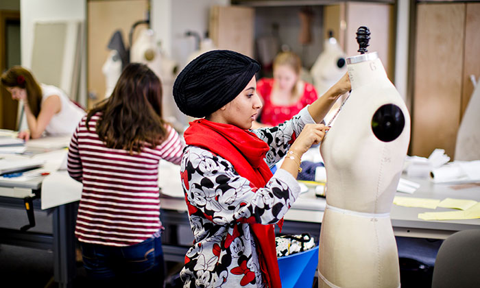 درآمد طراحی لباس در جهان چقدر است ؟
